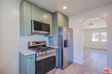 12351 Riverside Dr unit 1/2, Los Angeles, CA 91607 - photo 7