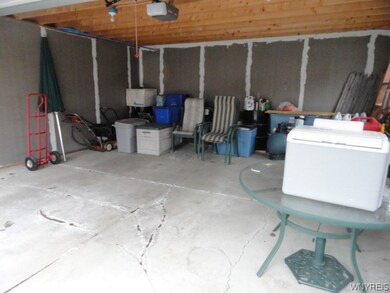223 E Felton St, North Tonawanda, NY 14120 - photo 4