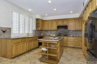 Huge entertainers kitchen