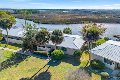 11568 W Bayshore Dr unit 17, Crystal River, FL 34429 - photo 2