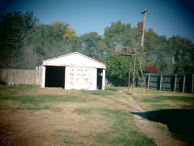 800 Elm St, Carmi, IL 62821 - photo 2