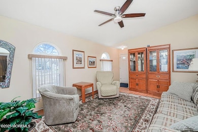 35 Ivy Ridge Close unit 631, Freehold, NJ 07728 - photo 4