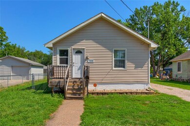 2906 Mahaska Ave, Des Moines, IA 50317 - photo 2