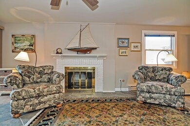 Living room with Fireplace