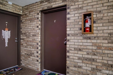 537 Davis Rd, Cincinnati, OH 45255 - photo 2