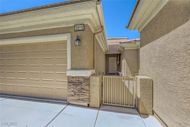 Doorway to property featuring stucco siding, a gat