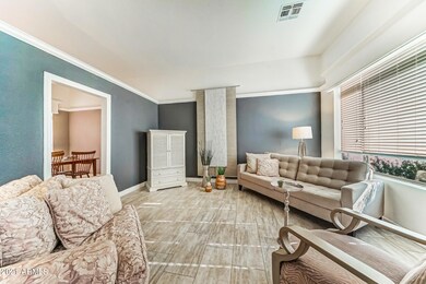 106-FrontRoom_1