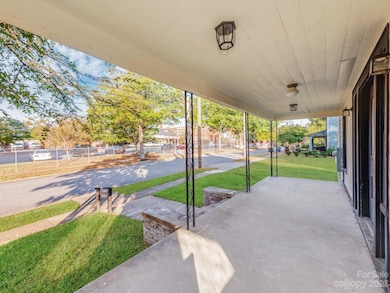 337 S Oak St, Statesville, NC 28677 - photo 5