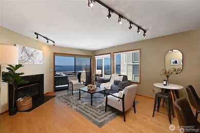 4226 Beach Dr SW unit 303, Seattle, WA 98116 - photo 5