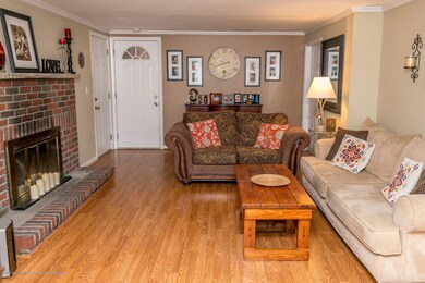 Smalley Den Suite