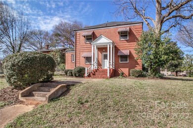 315 Walnut St, Statesville, NC 28677 - photo 2