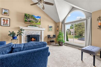 1134 SW Santa fe Dr, Lees Summit, MO 64081 - photo 2