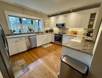 23 Pondview Dr, MerriMacK, NH 03054 - photo 4