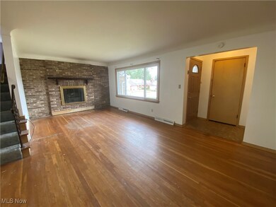 30418 Briar Ct, Wickliffe, OH 44092 - photo 2