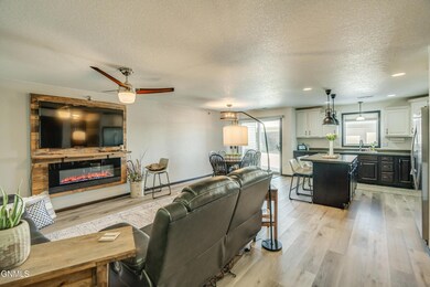 1403SharlohLpu3_0025