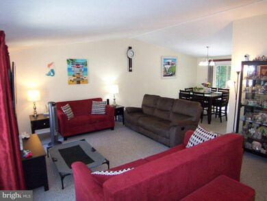 18 Yew Rd, Essex, MD 21221 - photo 4