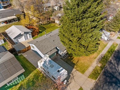 1220 NE Hollinshead Dr, Bend, OR 97701 - photo 4