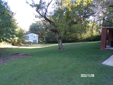 186 N Forrest Ave, Camden, TN 38320 - photo 5