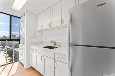 Beautifully updated kitchen with quartz countertop