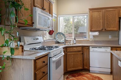 20650 Honeysuckle Ln, Bend, OR 97702 - photo 6