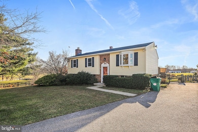 601 Sherry Dr, Sykesville, MD 21784 - photo 2