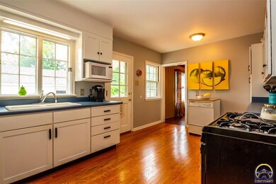 1947 SW Bowman Ct, Topeka, KS 66604 - photo 5