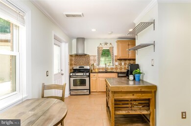 5877 Blaine Dr, Alexandria, VA 22303 - photo 7