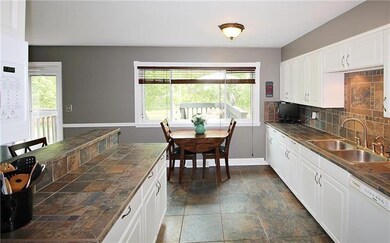 13211 Logan Ln, Lenexa, KS 66215 - photo 4