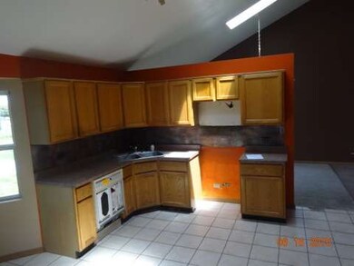 4036 Lakeview Dr, Country Club Hills, IL 60478 - photo 5