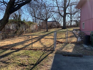 143 Fairlane St, Lansing, KS 66043 - photo 2