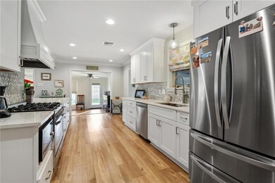 Beautiful Newly Renovated Kitchen, Quartz Countert