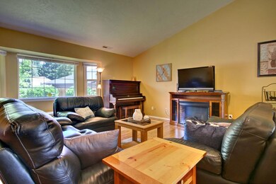 990 Sydney Ct, Central Point, OR 97502 - photo 5