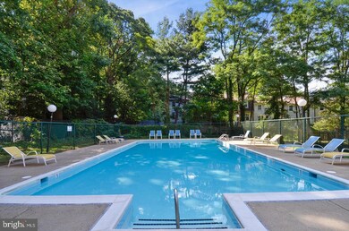 Hunting Creek Club unit 1605, Alexandria, VA 22303 - photo 3
