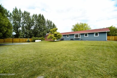 Large Fenced Yard