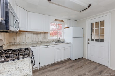 141 Wendy Dr, Holtsville, NY 11742 - photo 6