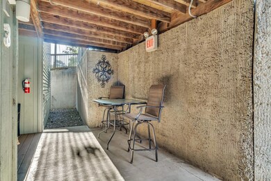 321 Front Sitting area