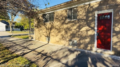 14220 Freeman St, Warren, MI 48089 - photo 5