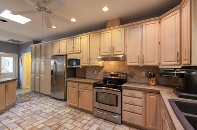 040915_2018_S_MaryeBrantLoop_40 kitchen