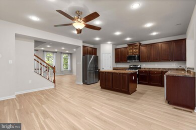 14919 First Baptist Ln, Laurel, MD 20707 - photo 6