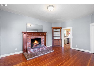 Living Room-Fireplace