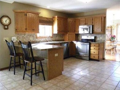 48 Clearwater Cir, Ludlow, MA 01056 - photo 4