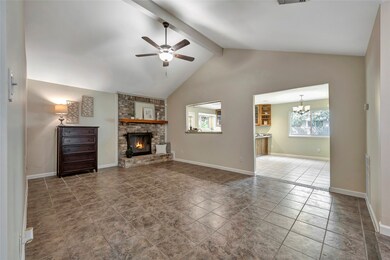 16906 Creek Line Dr, Friendswood, TX 77546 - photo 5