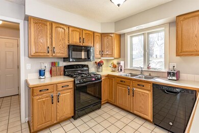 1724 Greenlefe Ct NW, Cedar Rapids, IA 52405 - photo 7