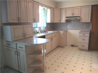 939 Chestershire Rd, Columbus, OH 43204 - photo 2