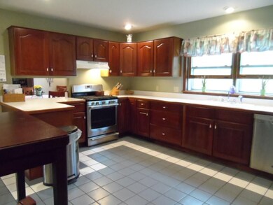 Cherry Kitchen w Newer Appliances