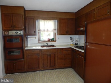 45 Wolf Dr, Trenton, NJ 08610 - photo 4