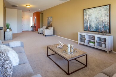Lovely & Cozy Great Room