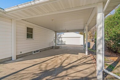 1311 W 5th St, Cedar Falls, IA 50613 - photo 3