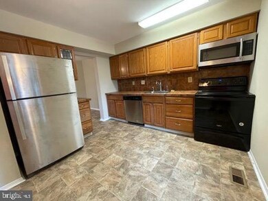 10 Bernadotte Ct, Parkville, MD 21234 - photo 3