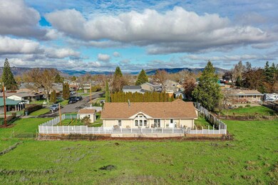 6170 Thistle Ln, Central Point, OR 97502 - photo 3